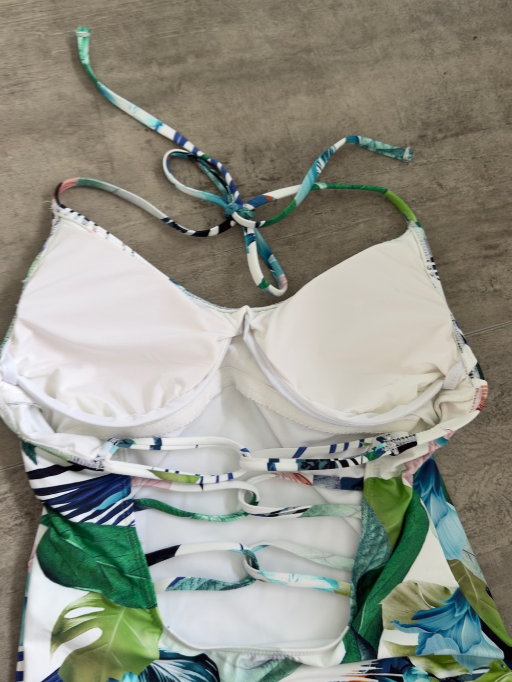 LA BLANCA one-piece halter swimsuit Size 4 NWOT - Picture 9 of 16